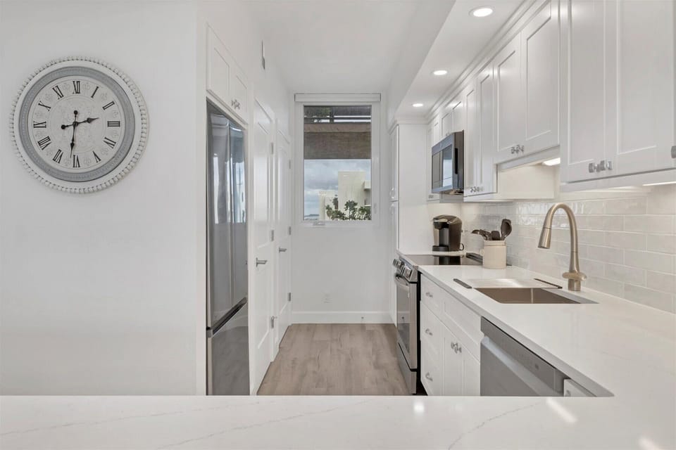 Beachplace 9-502 by FVC - Kitchen