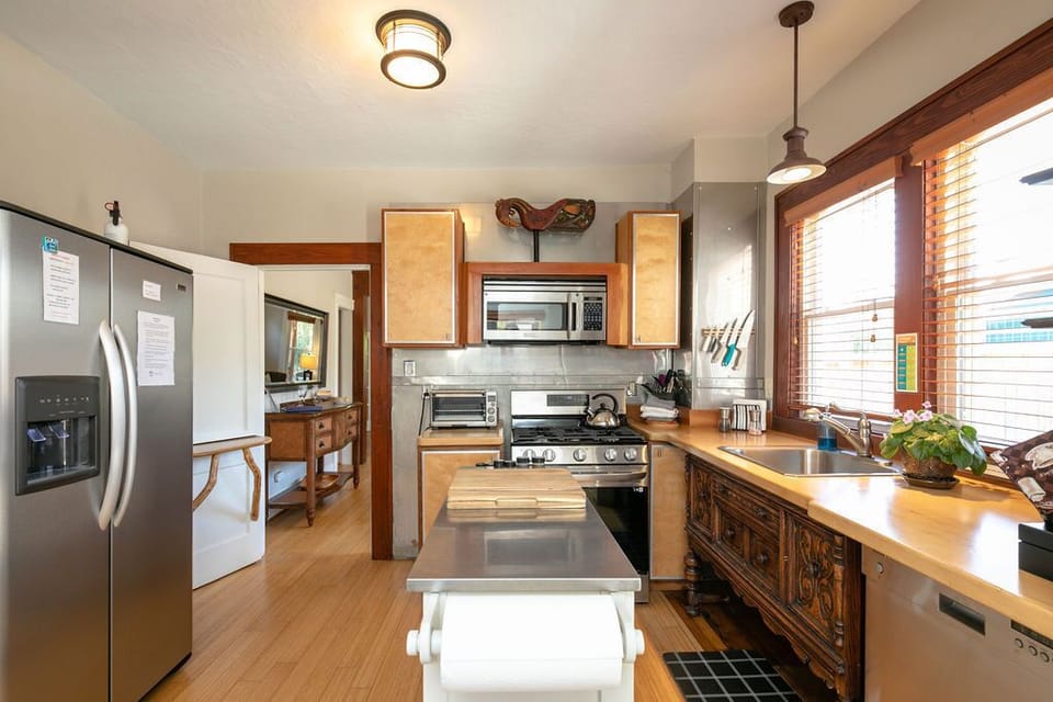 Fully stocked Chef's Kitchen