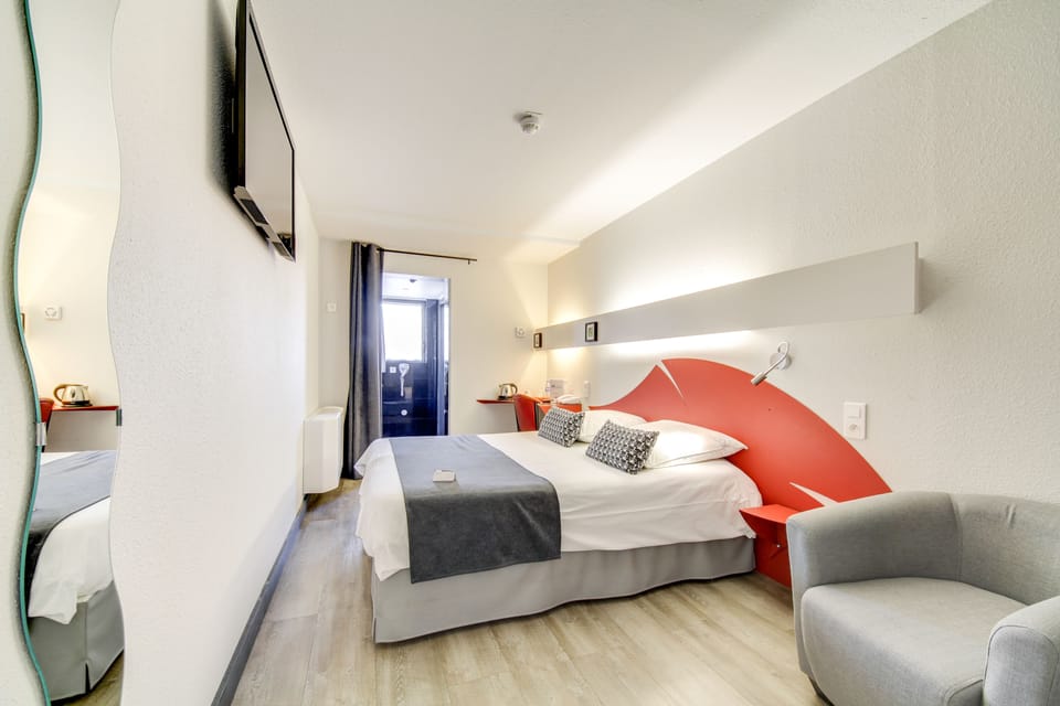 Classic Double Room, 1 Queen Bed | Premium bedding, desk, cribs/infant beds, free WiFi