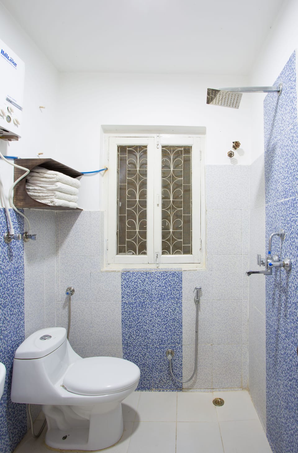 Comfort Apartment, 2 Bedrooms, Accessible, Smoking | Bathroom | Shower, slippers, towels