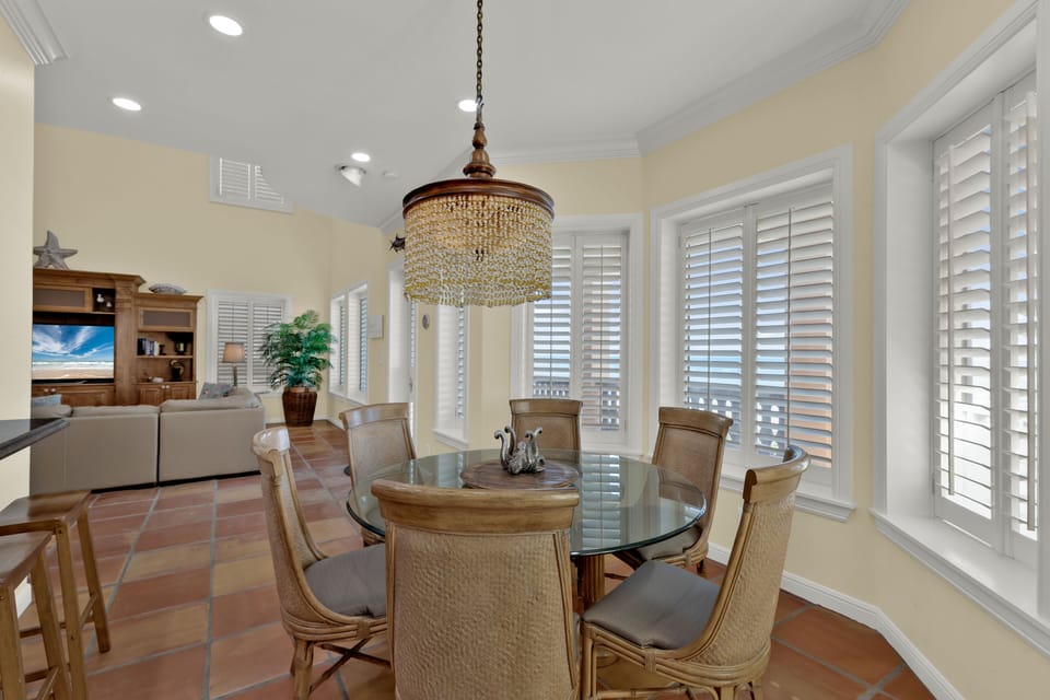 Dining area for 6.