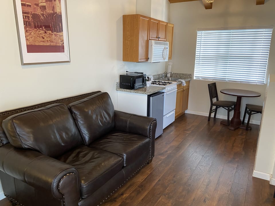 One Bedroom, 1 Queen Bed, Cottage | Private kitchen | Fridge, microwave, coffee/tea maker, toaster