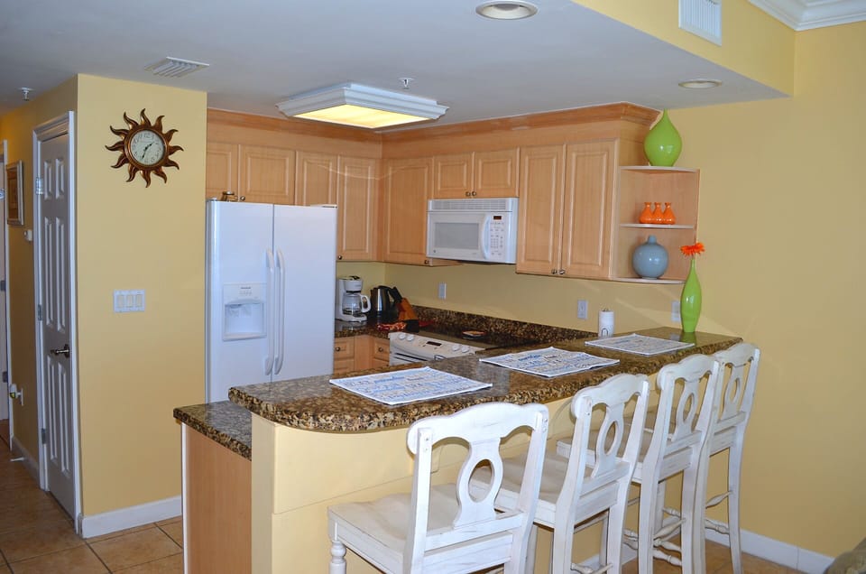 Kitchen and bar area