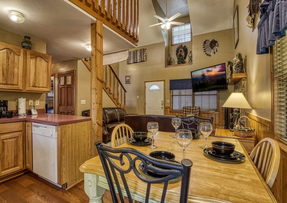 Smoky Mountain Cabin "Dances With Wolves" - Dining table and living room