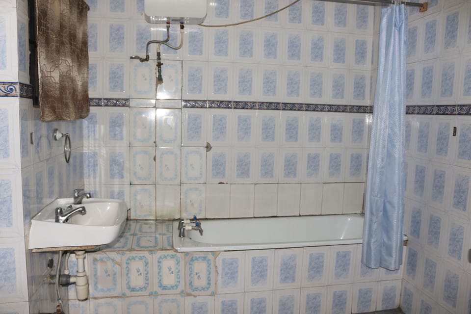 Executive Room | Bathroom | Deep soaking tub, free toiletries, bathrobes, towels