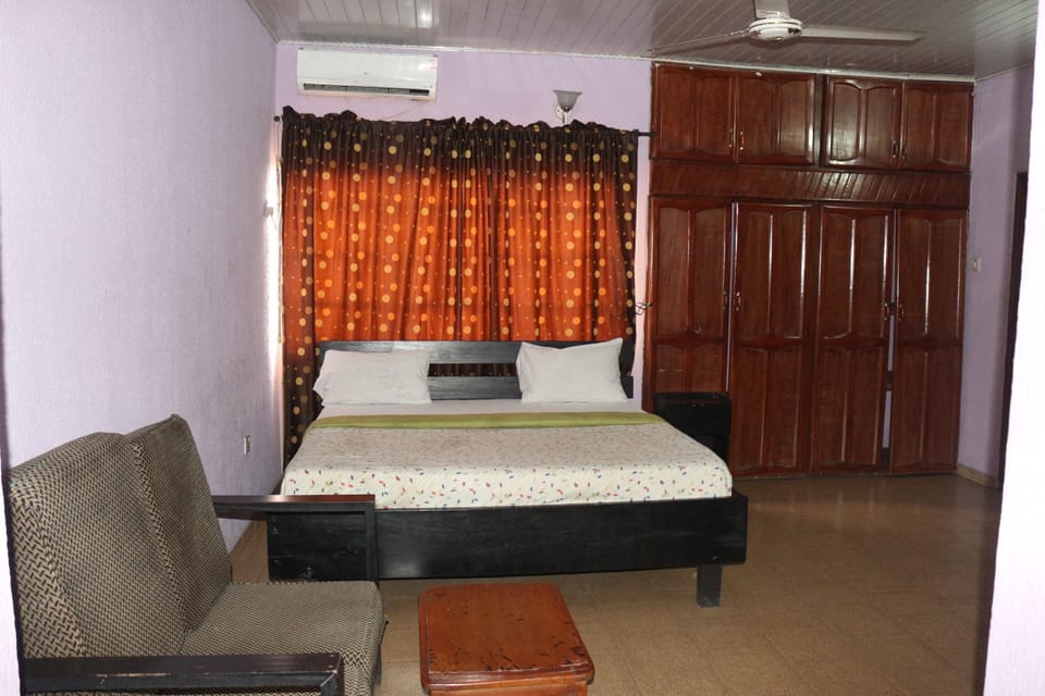 Standard Room | Desk, bed sheets