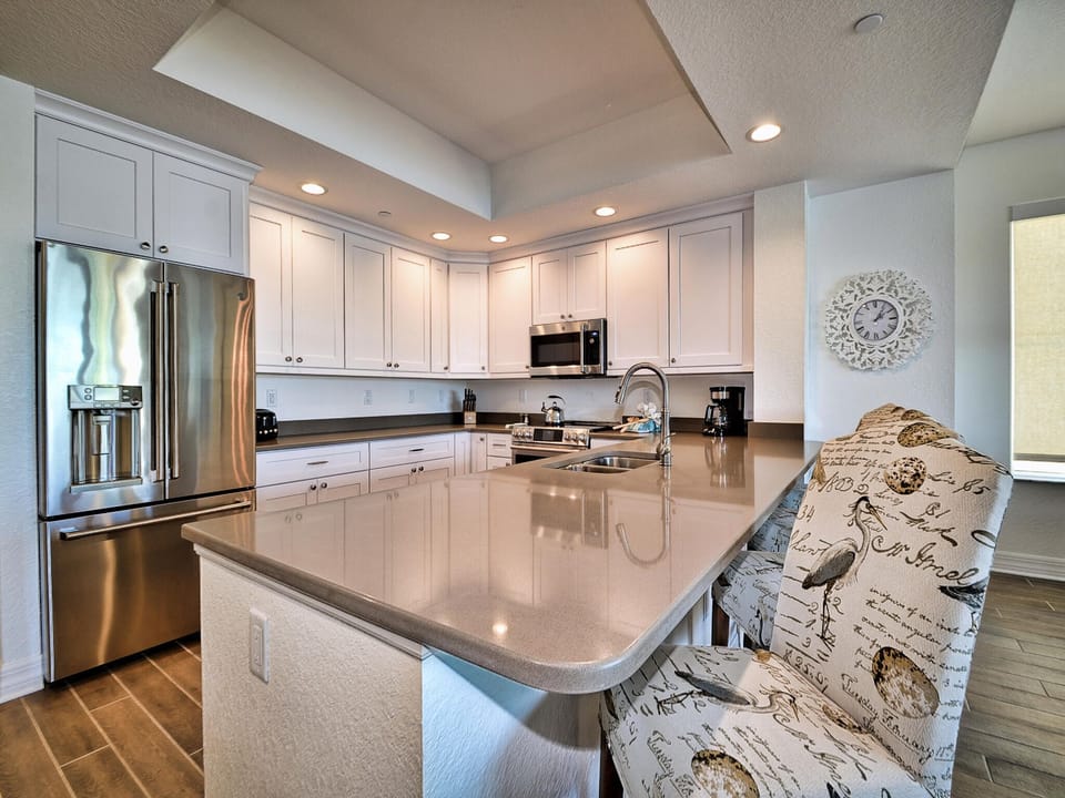 Soft close cabinets in this modern U-shaped kitchen.