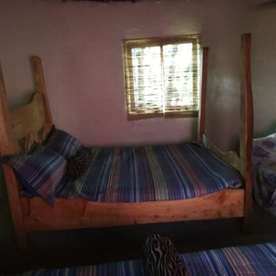 Family Room, Garden View | Desk, bed sheets