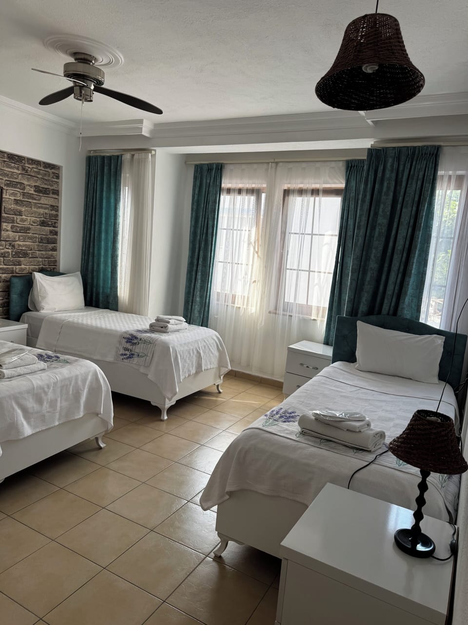 Standard Triple Room | Desk, laptop workspace, WiFi (free), bed sheets