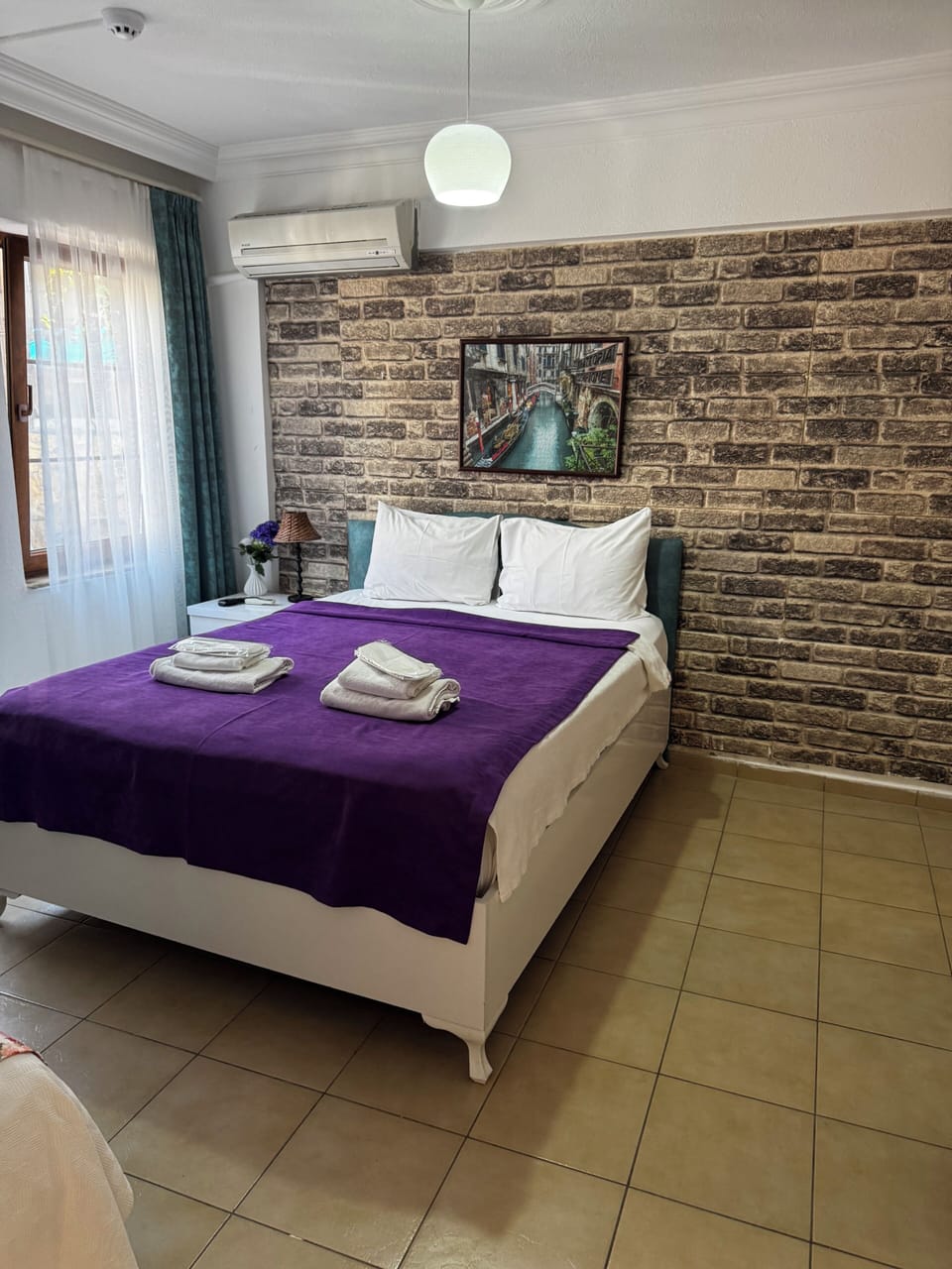 Standard Triple Room | Desk, laptop workspace, WiFi (free), bed sheets