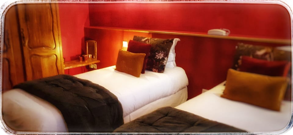 Twin Room | In-room safe, individually decorated, individually furnished