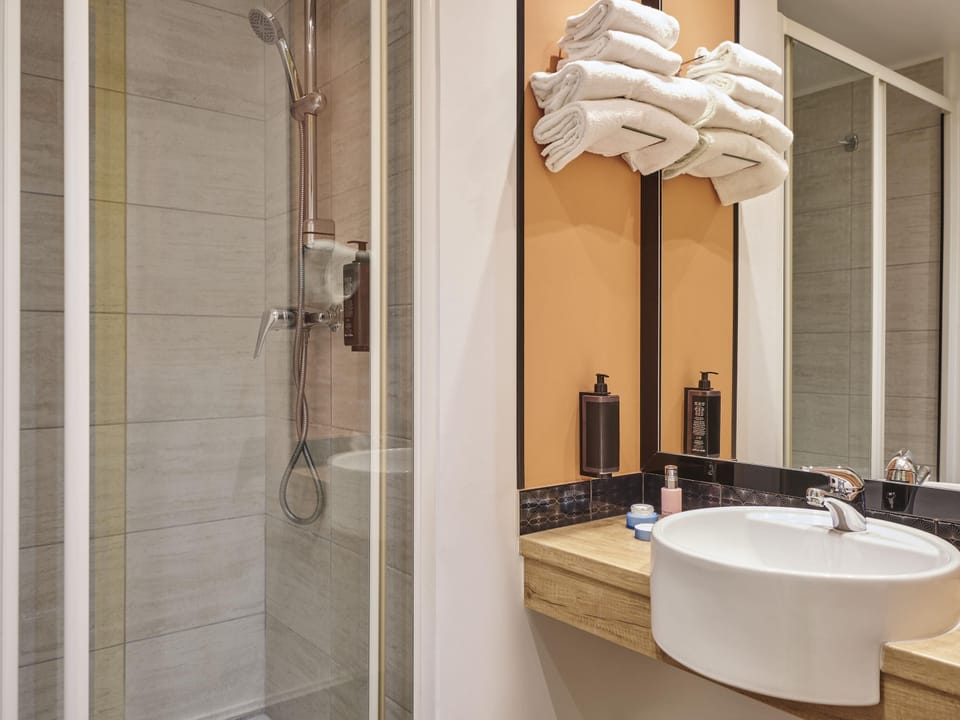 Standard Twin Room, 2 Twin Beds | Minibar, desk, soundproofing, free cribs/infant beds