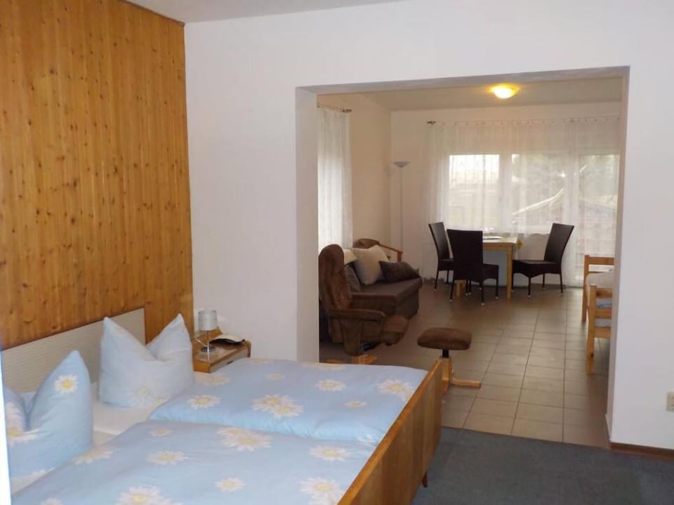Triple Room | Desk, free WiFi, bed sheets, wheelchair access