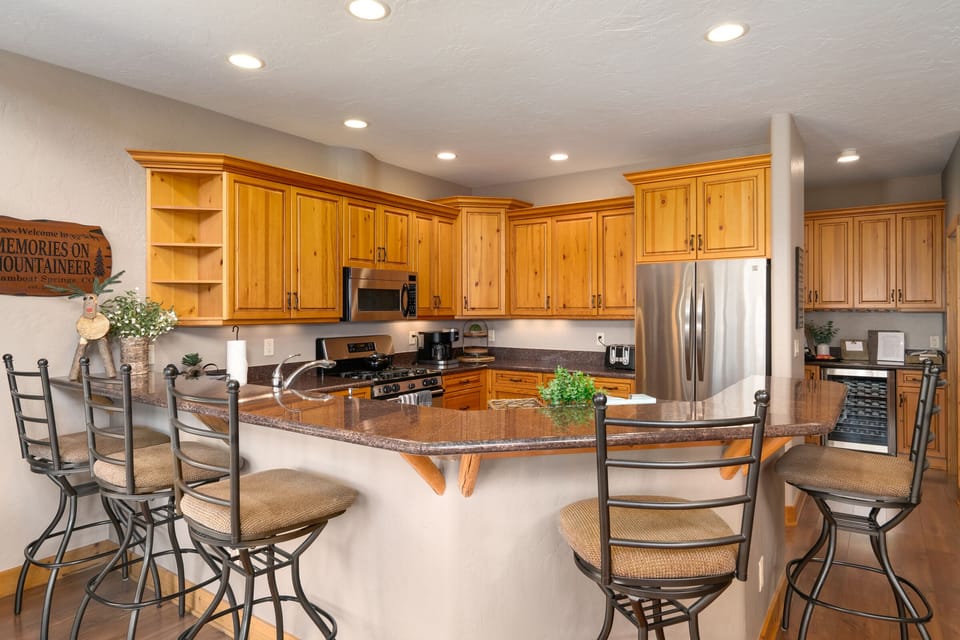 Large Fully Equipped Kitchen!