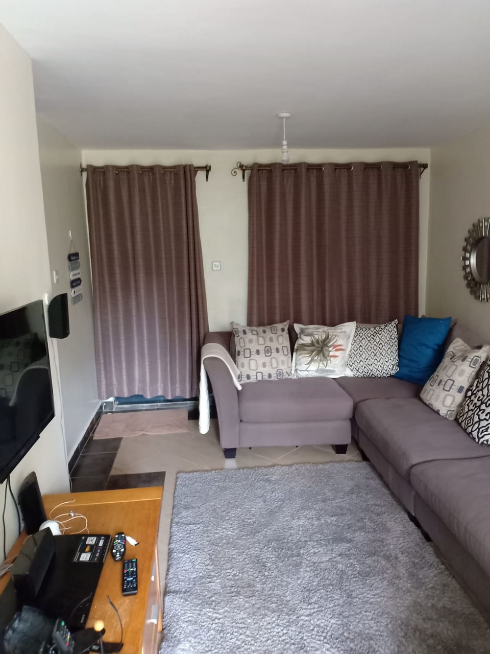 Deluxe Room | Living room | TV