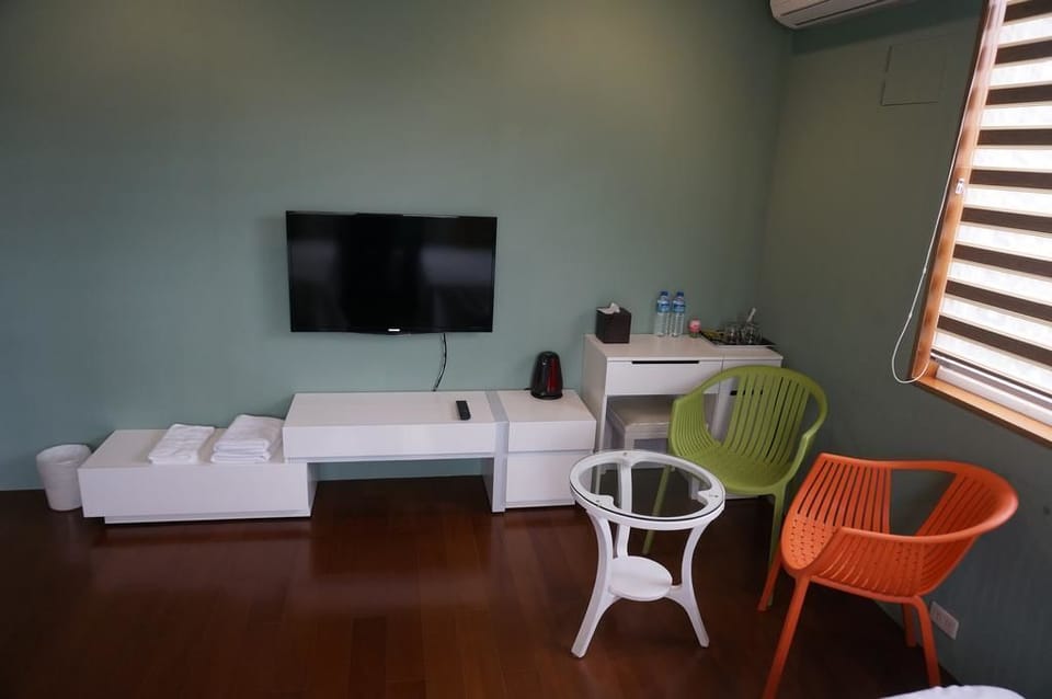 Standard Twin Room | Desk, blackout drapes, soundproofing, free WiFi