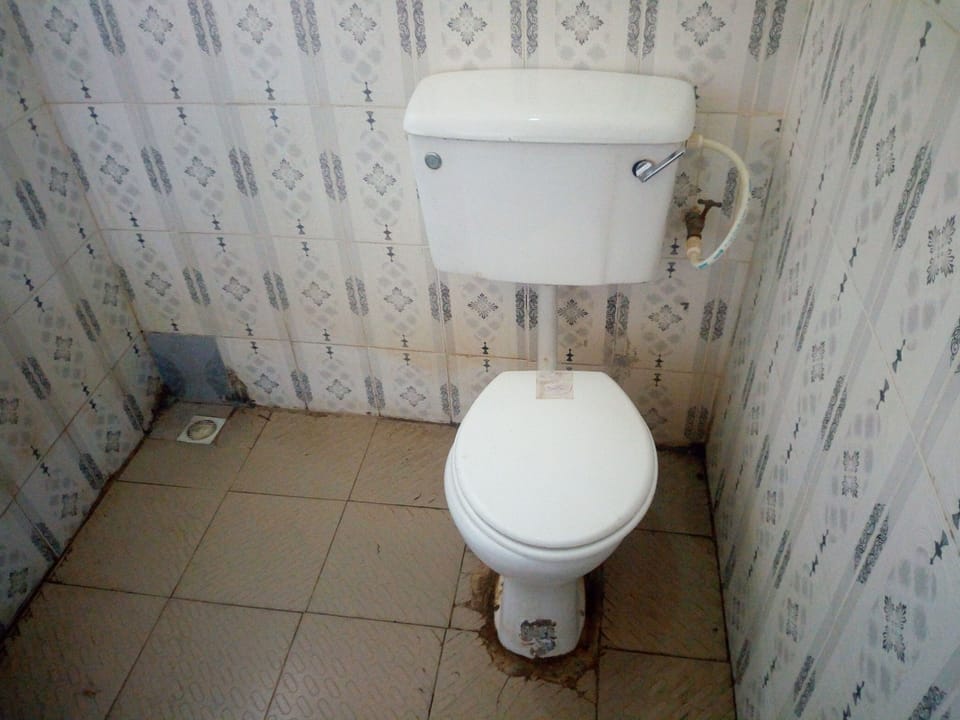Double Room | Bathroom | Bathtub, deep soaking tub, free toiletries, towels