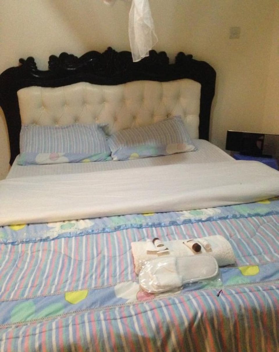 Deluxe Apartment | 3 bedrooms, iron/ironing board, free WiFi, bed sheets