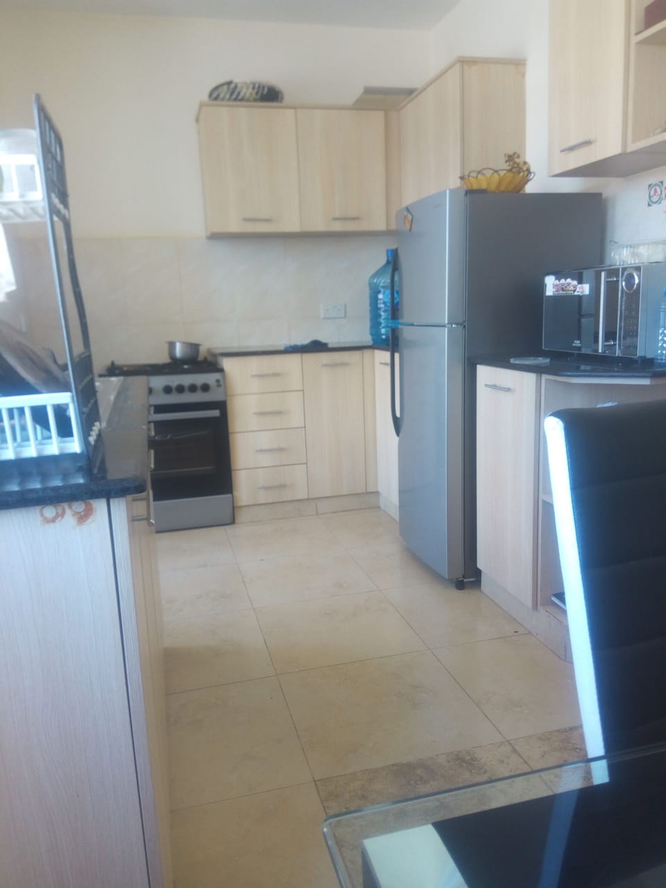 Deluxe Apartment | Private kitchen | Full-size fridge, microwave, oven, stovetop