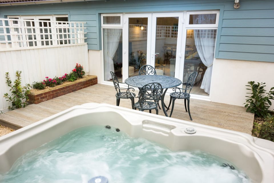 The Bay Colwell by Away Resorts Hotel in Freshwater