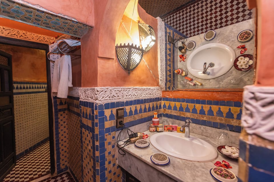 Suite (Lalla Radia) | Bathroom | Bathtub, free toiletries, hair dryer, bidet