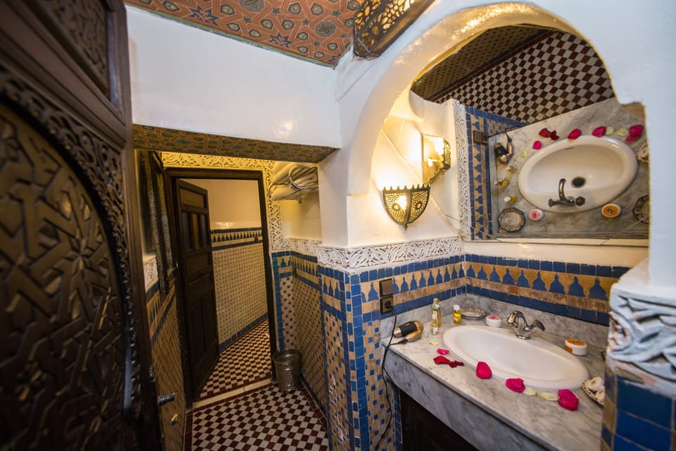 Suite (Lalla Radia) | Bathroom | Bathtub, free toiletries, hair dryer, bidet