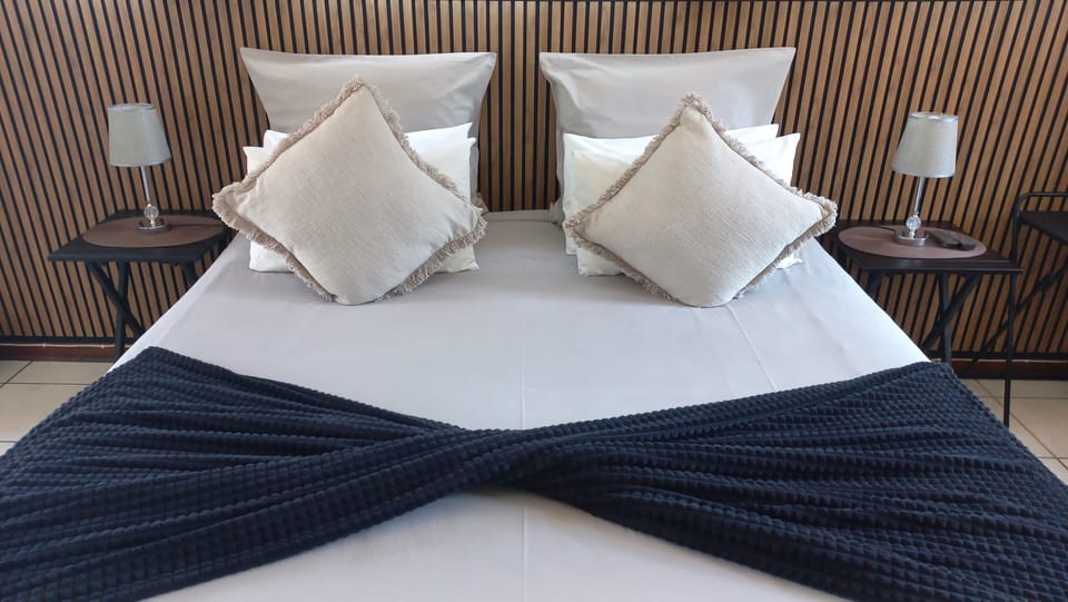 Room 1 | In-room safe, laptop workspace, blackout drapes, free WiFi