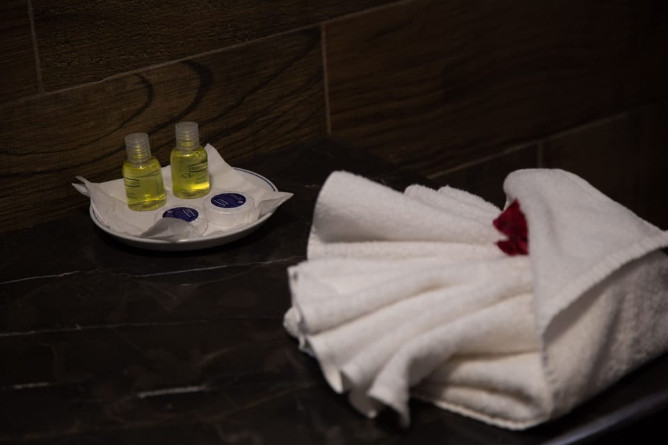 Triple Room | Bathroom | Bathtub, free toiletries, hair dryer, towels