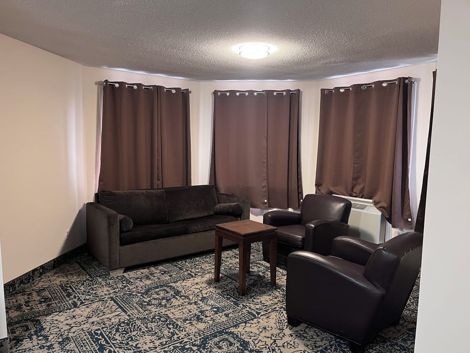 Standard Room, 1 King Bed, Hot Tub | Living area | Smart TV