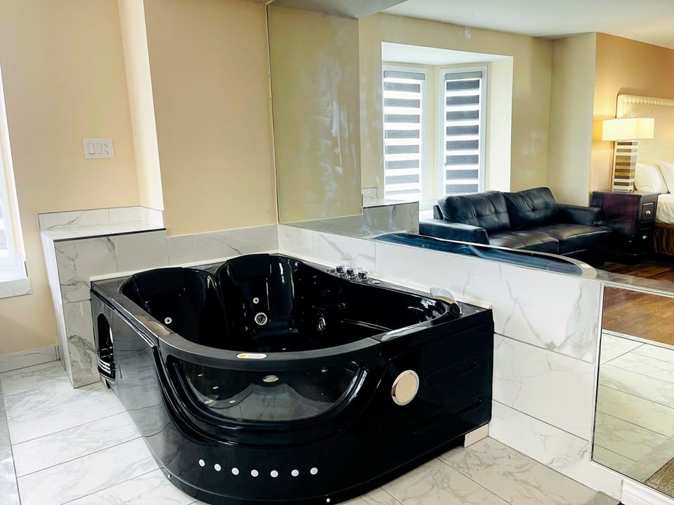 Indoor spa tub