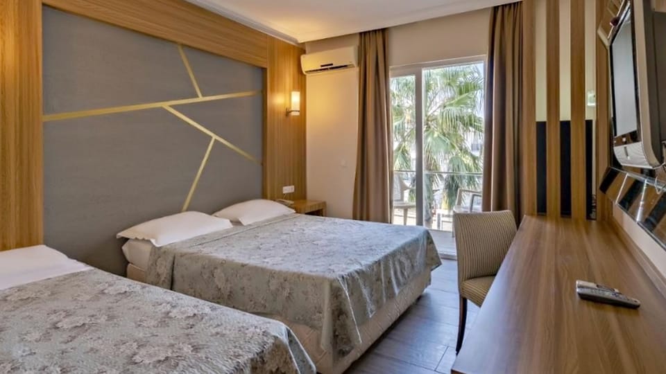 Minibar, blackout drapes, soundproofing, free WiFi