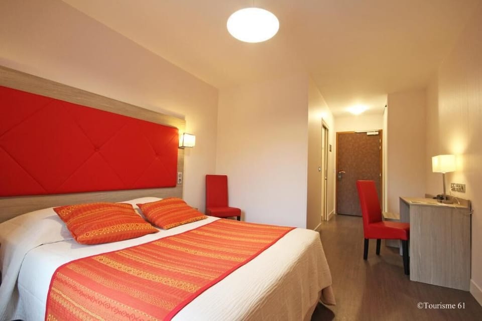 Desk, free cribs/infant beds, free WiFi, bed sheets