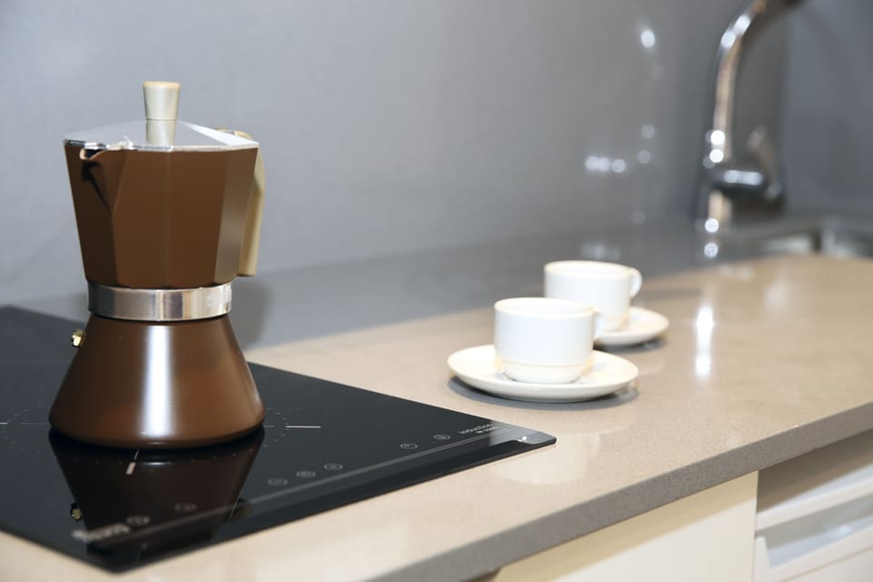 Design Apartment, Multiple Beds, City View (Apartamento 3-5 pax Deluxe) | Private kitchen | Microwave, stovetop, espresso maker, electric kettle