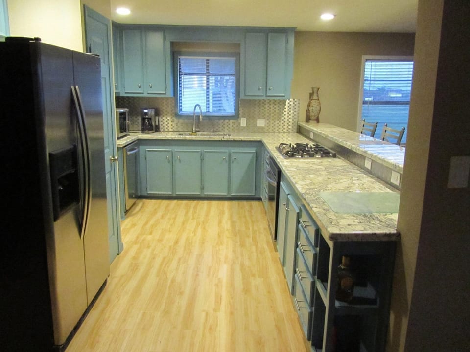 Updated kitchen with everything you need to cook for the family.