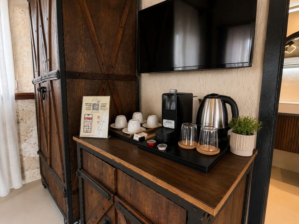 Deluxe Room, 1 Bedroom, Non Smoking, Pool View | Egyptian cotton sheets, premium bedding, Tempur-Pedic beds