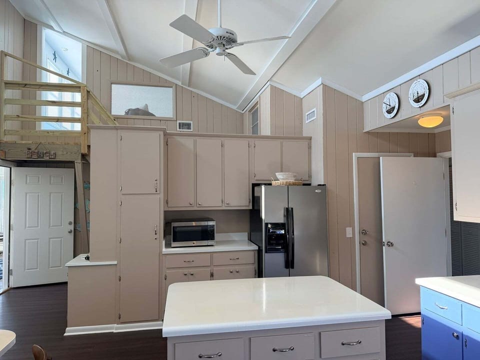 Kitchen - Alt Angle of How Sweet the Sound