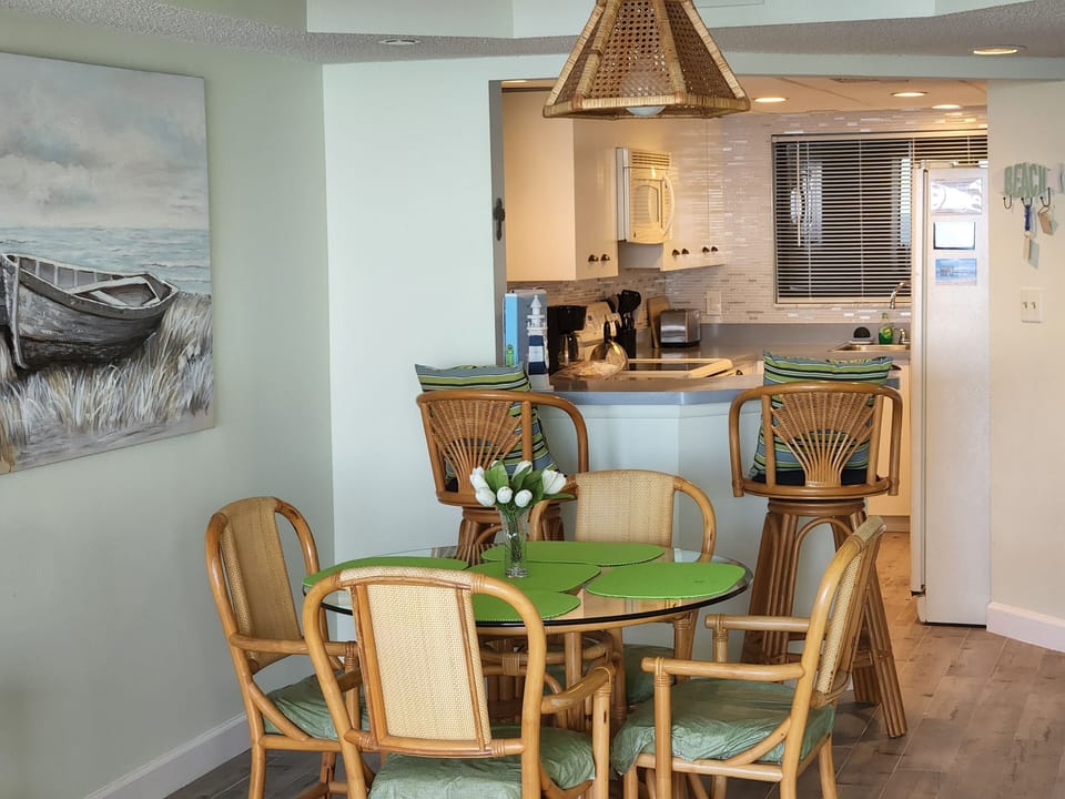 Dining Table with Comfortable  seating for 4 & Counter Island Seating for 2