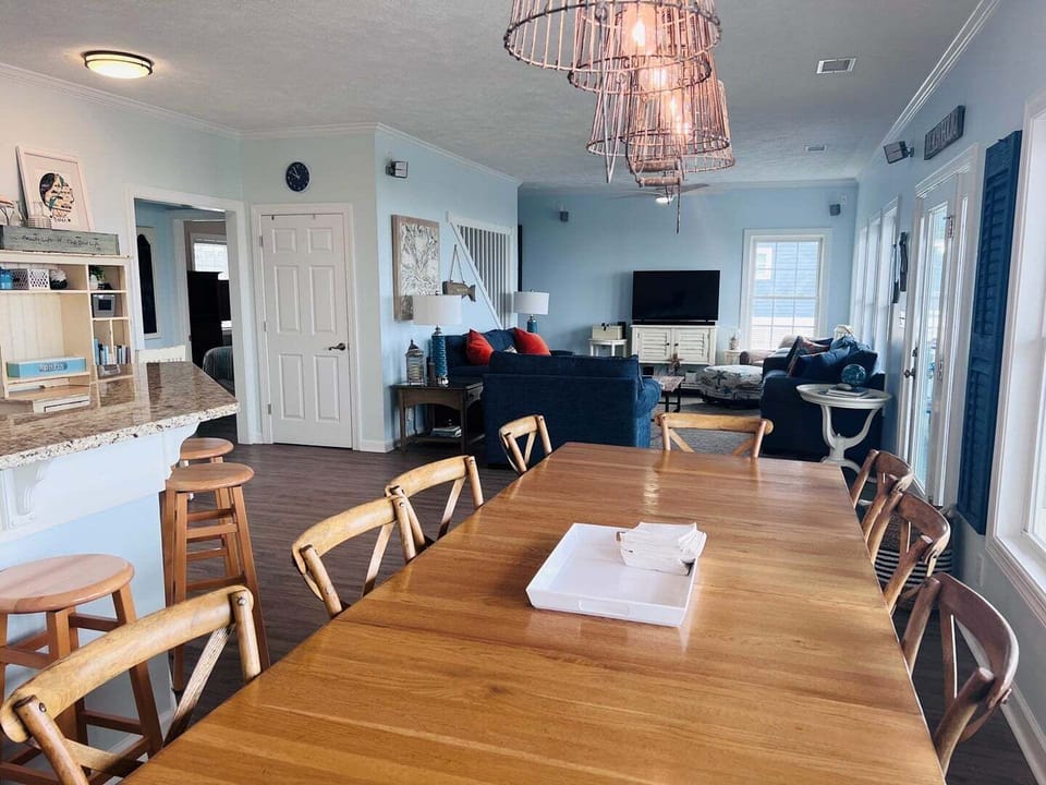 Dining & Living Area