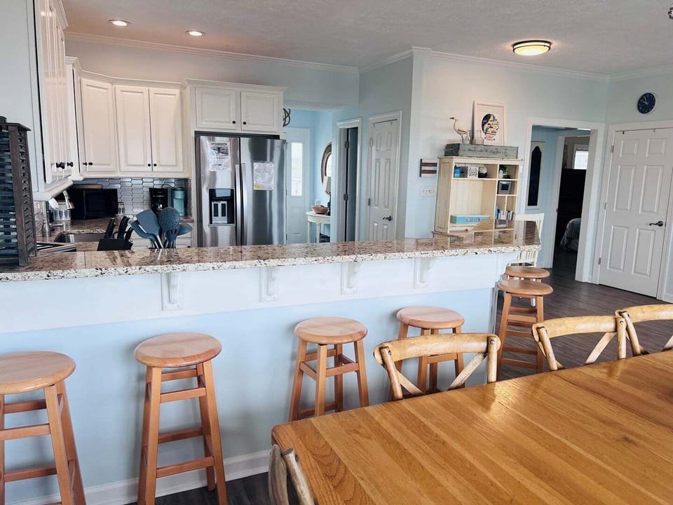 Kitchen & Dining Area