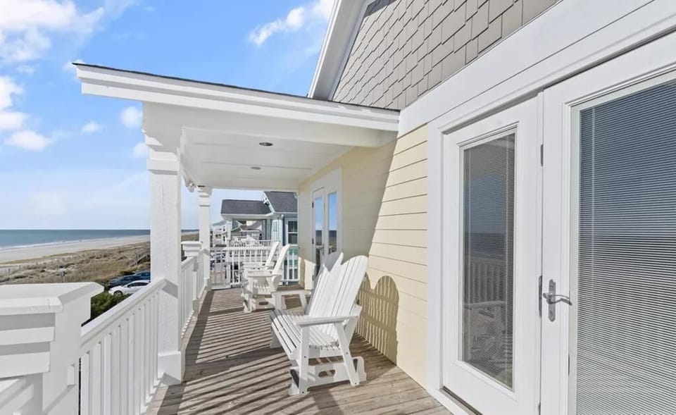 Upper Level Deck Views of Ocean - 1 EZ Access