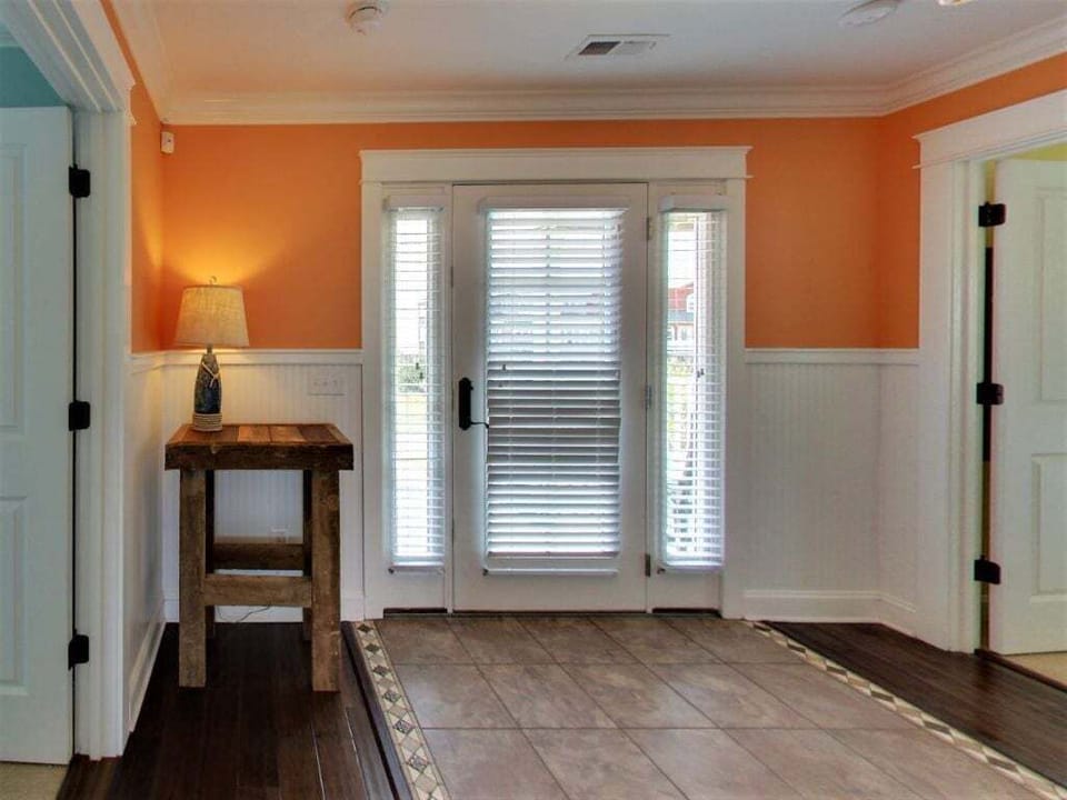 Lower Level Entry Way