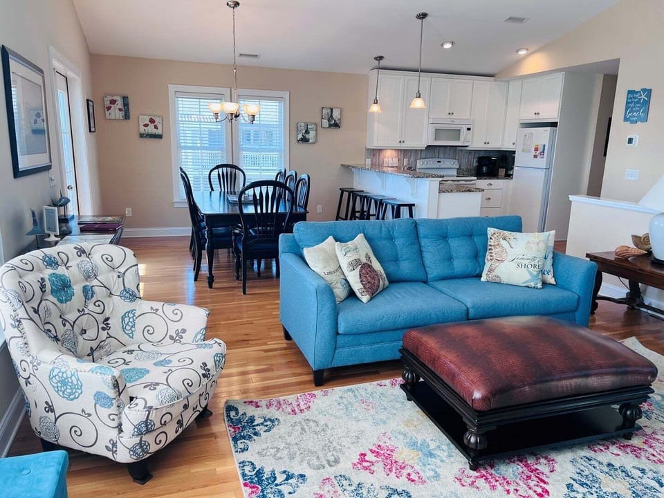 Upper Level Living And Dining Area
