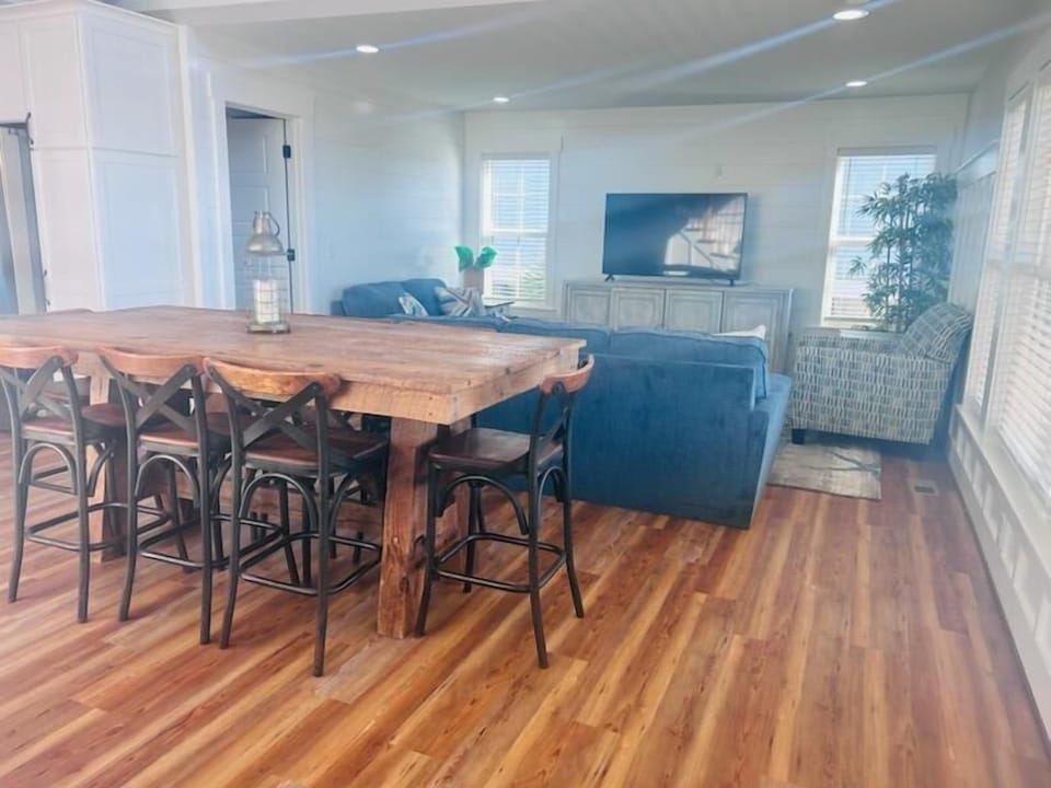 Living and Dining Area