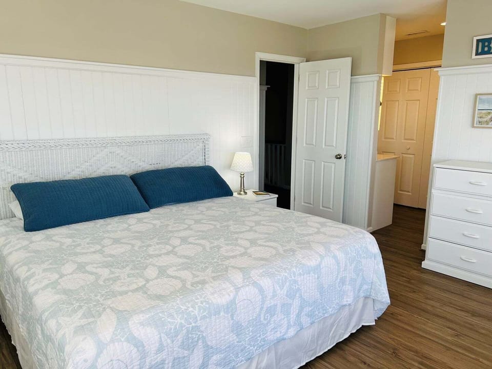 Upper Level Master Bedroom King
