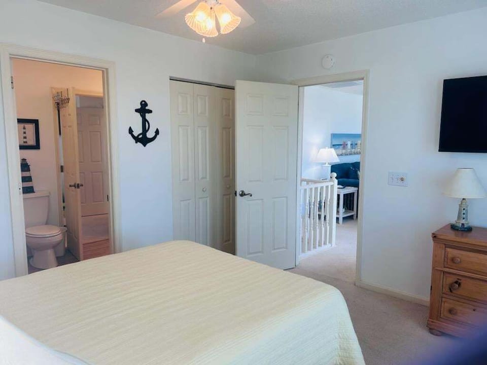 Upper Level Bedroom 2 - Queen 3