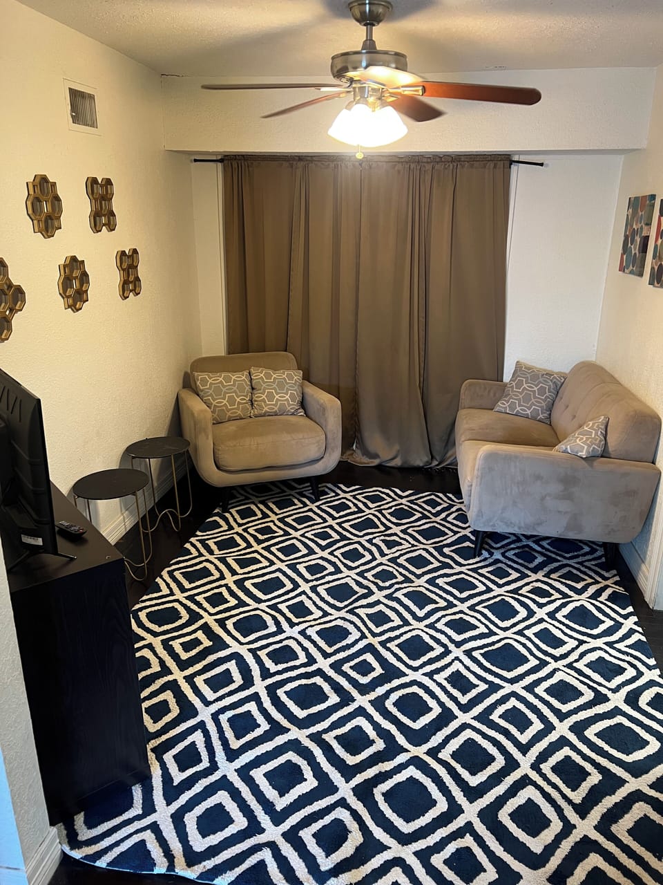 Living space with TV, games and Internet 