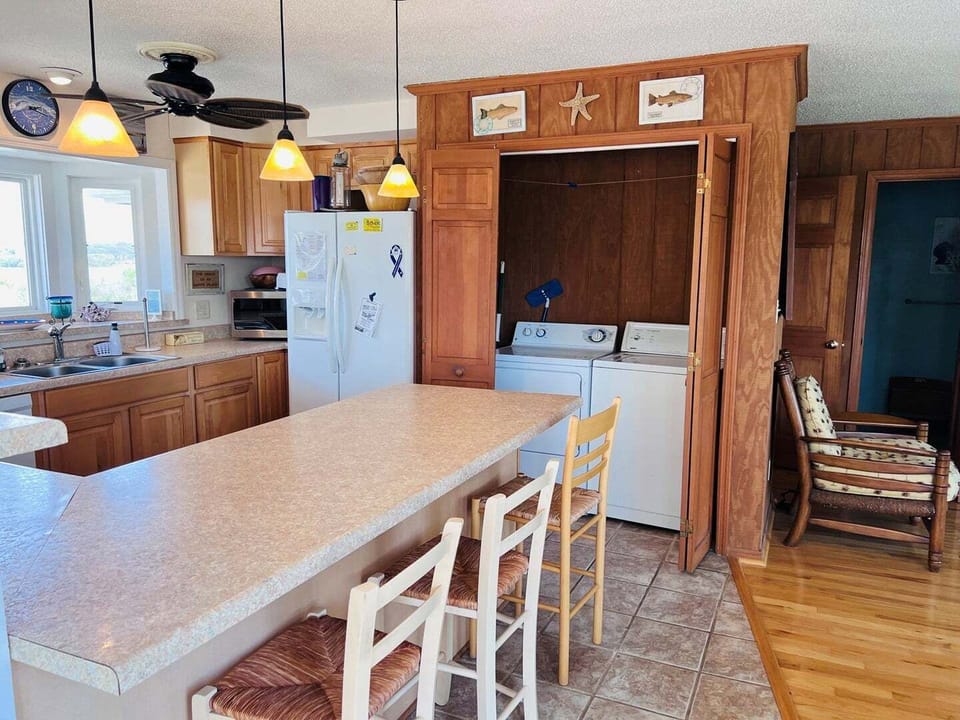 Lower Level Kitchen & Laundry