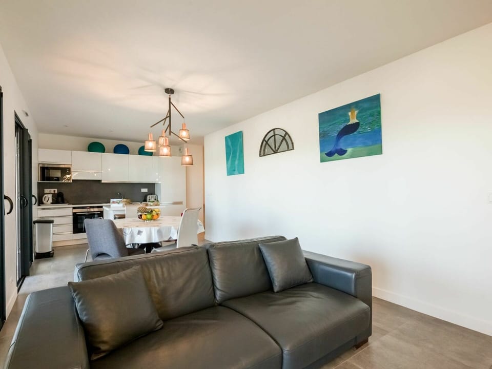 Picture Frame, Furniture, Couch, Table, Comfort, Building, Studio Couch, Interior Design, Architecture, Wood