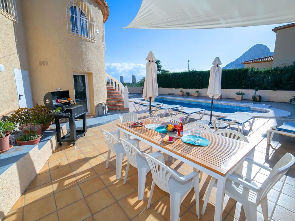 Property, Swimming Pool, Real Estate, Building, Sky, House, Architecture, Residential Area, Home, Vacation