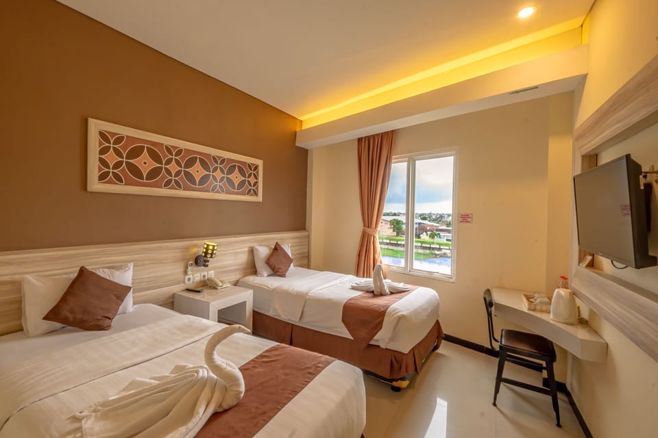 Superior Twin Room, 1 Bedroom | In-room safe, desk, laptop workspace, soundproofing